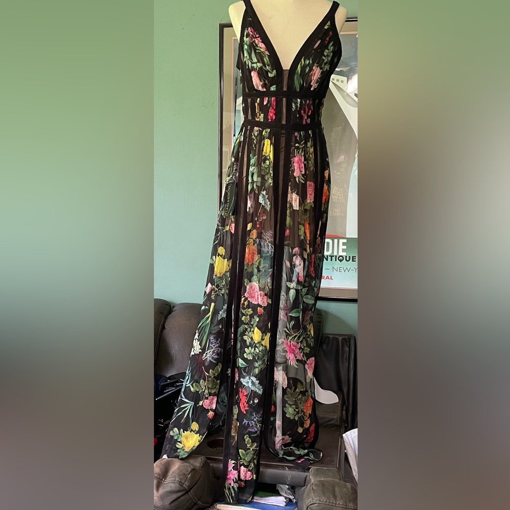 Unbelievably sexy, lined Tadashi Shoji dress. NWT; normally $588. Size 0.